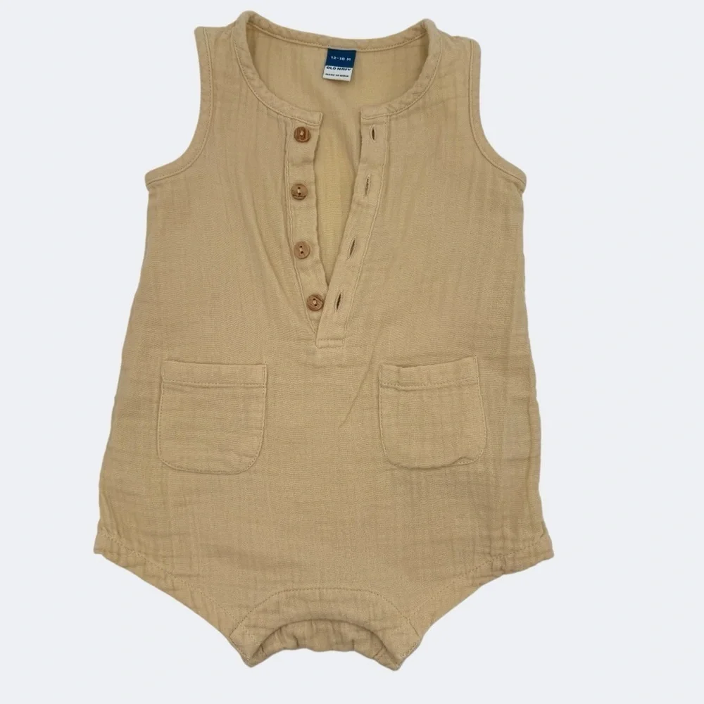 Old Navy Beige Sleeveless Henley One-Piece Baby Romper 12-18 Months Unisex